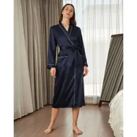 robe de chambre longue en soie bordure contraste bleu marine