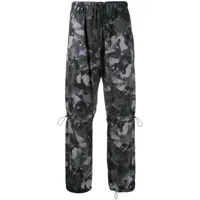 marcelo burlon county of milan pantalon de jogging à imprimé camouflage - gris
