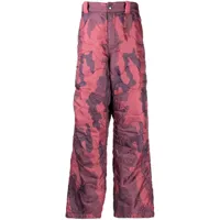 oamc pantalon matelassé à imprimé camouflage - violet