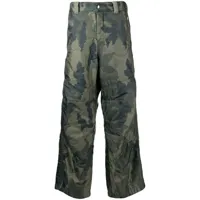 oamc pantalon cargo à motif camouflage - vert