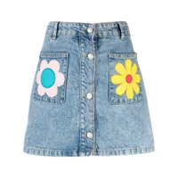 moschino jeans minijupe en jean à patchs fleurs - bleu