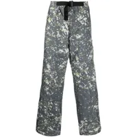 a-cold-wall* pantalon droit à imprimé abstrait - gris