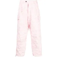 mackintosh pantalon cargo à motif camouflage - rose