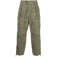 mackintosh pantalon cargo à motif camouflage - vert