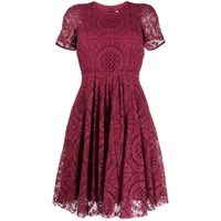 burberry pre-owned robe évasée en dentelle à manches courtes - rouge
