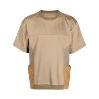 white mountaineering t-shirt en coton à poches latérales - marron