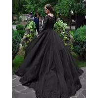 robes de mariée gothique noir en dentelle manches longues en taffetas à grande traîne